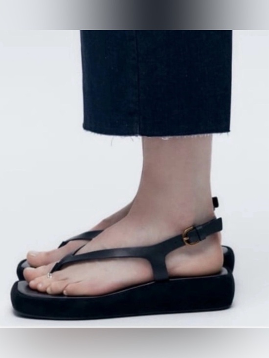 Zara Shoes - NWT Zara flatform flip flop sandals 7/37
